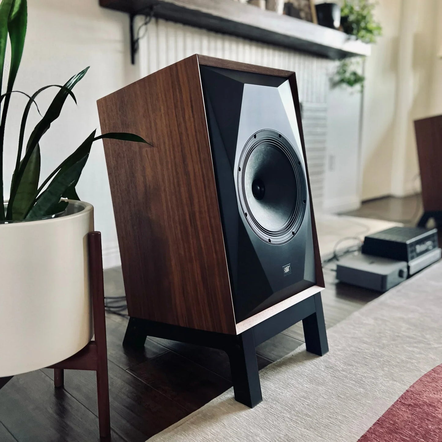 Mobile Fidelity - SourcePoint 10 Bookshelf Speakers with Low Slung Stands (Pair)